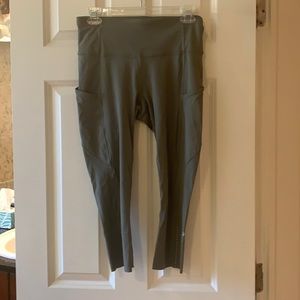 Lululemon rare capri leggings size 8, olive color